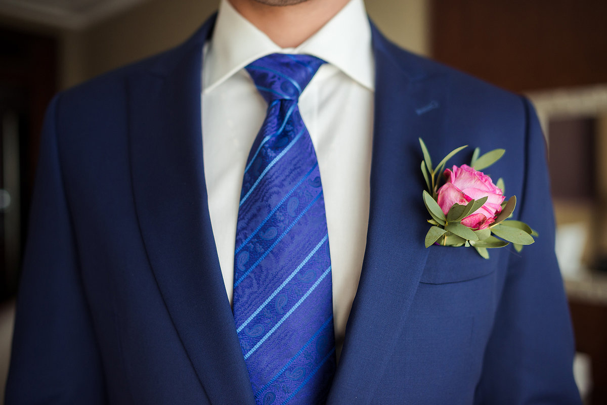 На свадьбу синий галстук